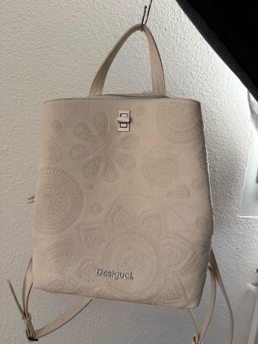 Desigual Zaini: Desigual Rucksack beige mit Blumenmuster  – Nuovo (secondo la descrizione) da Schaffhausen venduto da Lutka01
