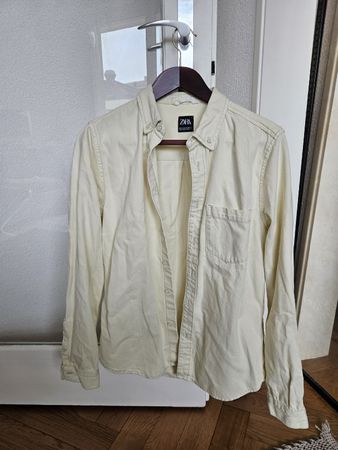 Chemise Zara jaune pâle, taille S – Parfaite pour l'été!