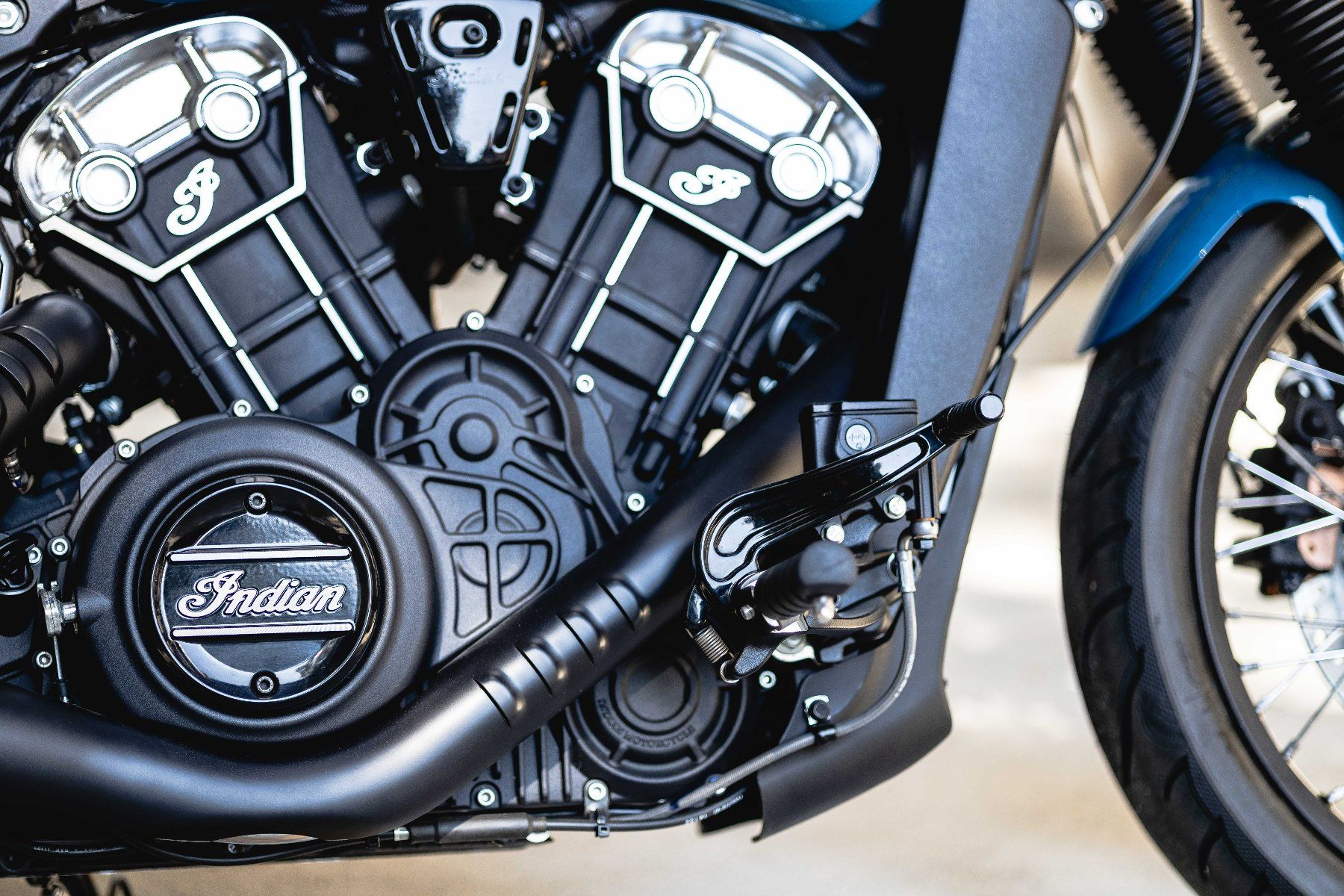 Indian Motorcycle Chopper: Indian Motorcycle & Sternschnuppe - Scout Bobber – Neu und originalverpackt aus Zürich von  7