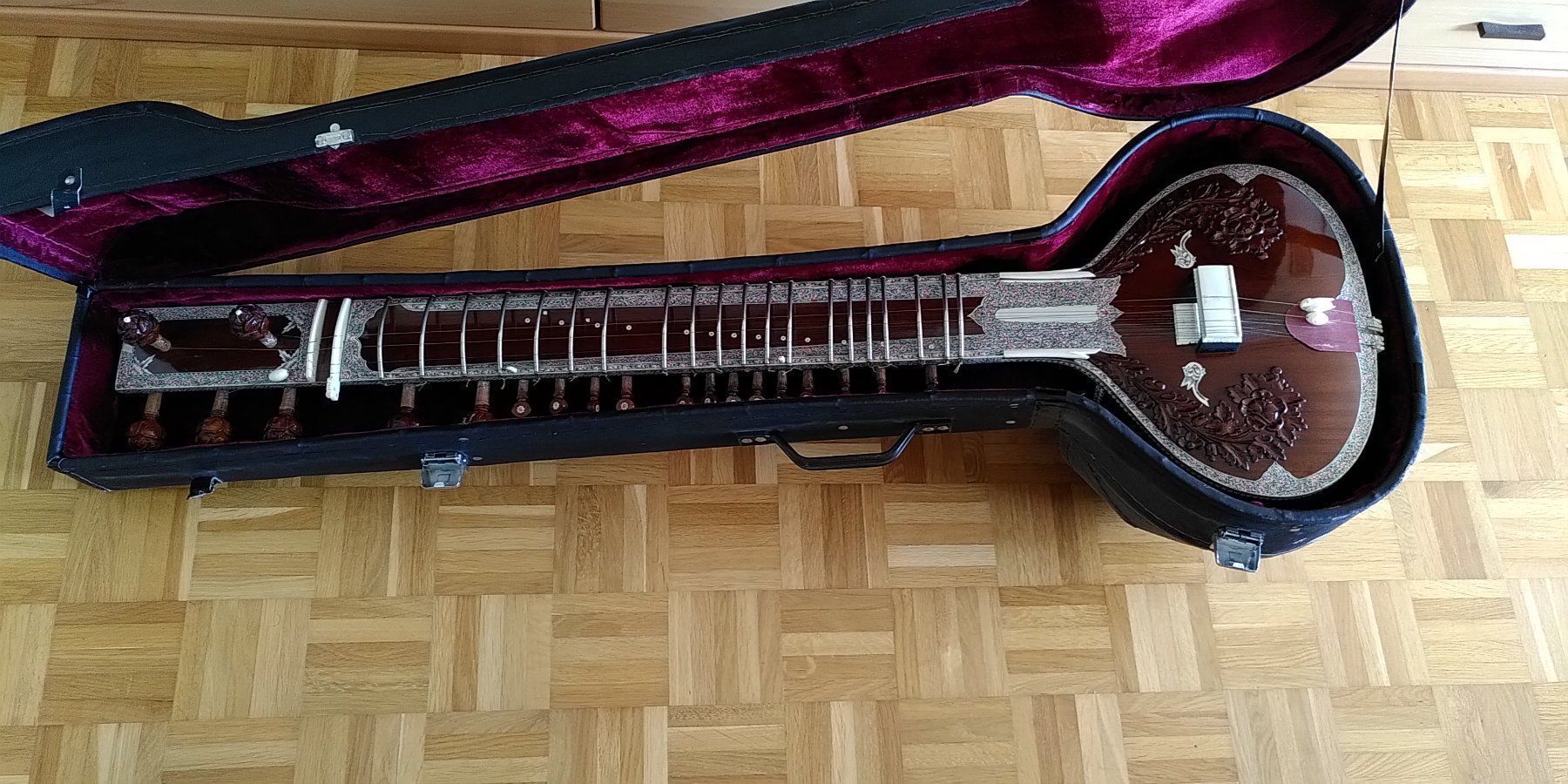 Strumenti musicali: Sitar aus Banares – Usato da Zürich venduto da Gillheri 1