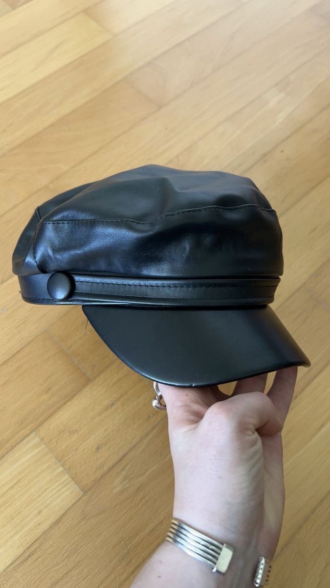 Autres vêtements femmes: Schwarze kappe  – Neuf (Voir description) à Aesch BL par noe_xz5r