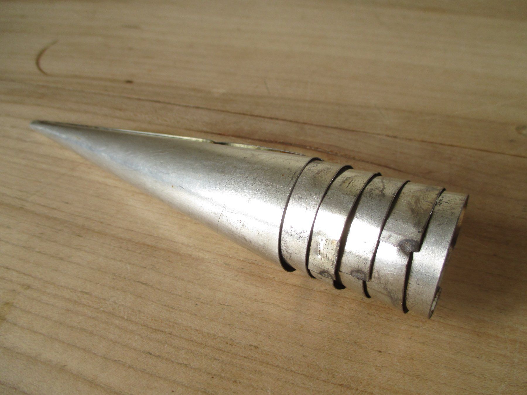 Backformen: 6 Cornet Formen Cremerollen Vanille Backform Schillerlocken – Gebraucht aus Rorschacherberg von Marubium 4
