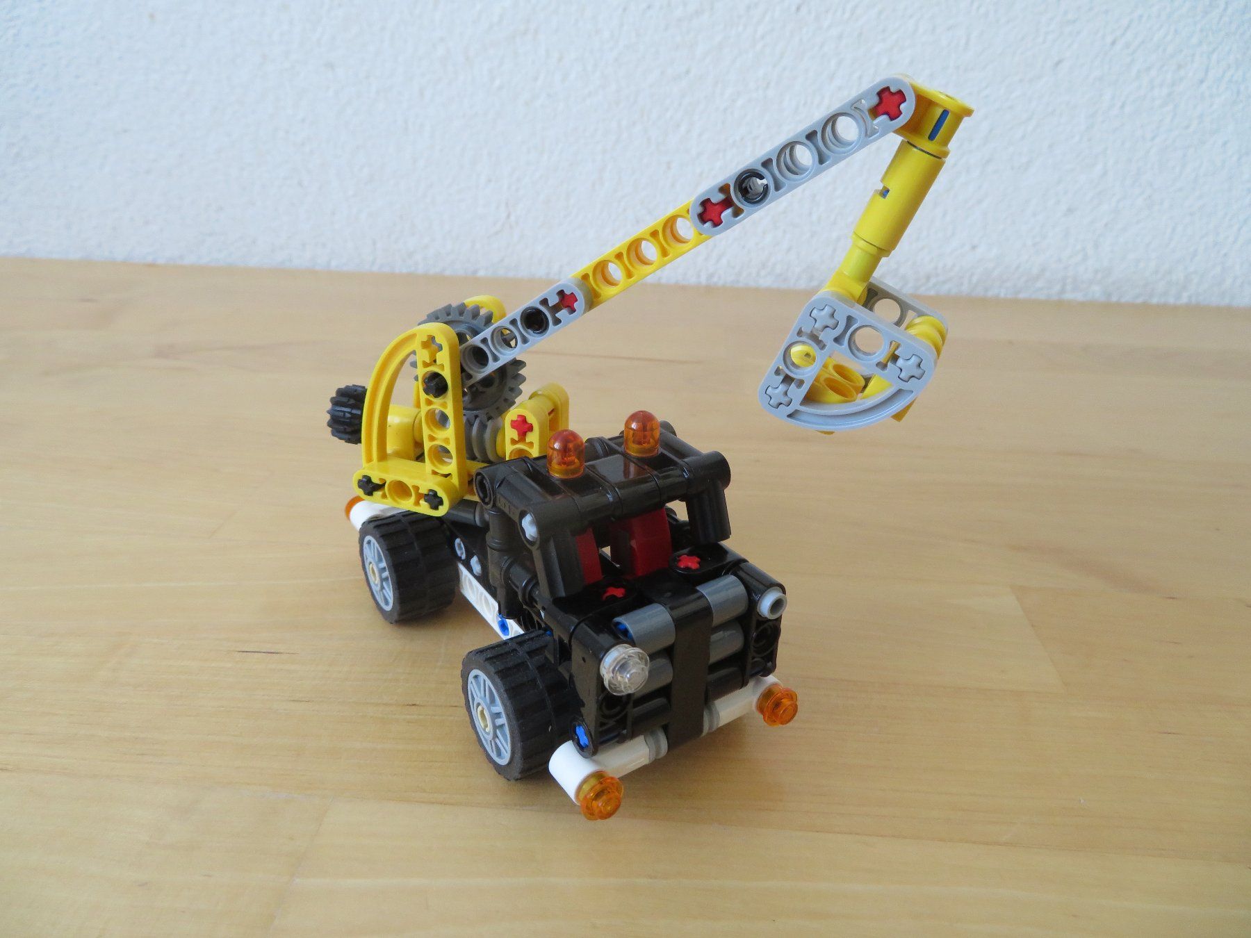 Lego Spielzeuge: LEGO Technic 42031 – Gebraucht aus Zürich von piroma 3