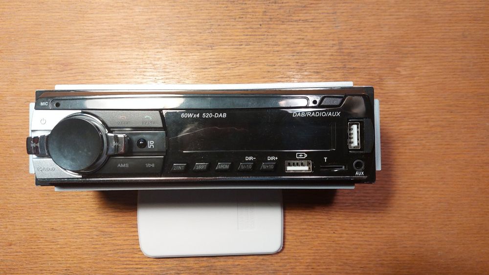 Radios: DAB/FM/AM Autoradio DIN1 Format mit USB- und SD-Slot – D'occasion à Gersau par jonen01
