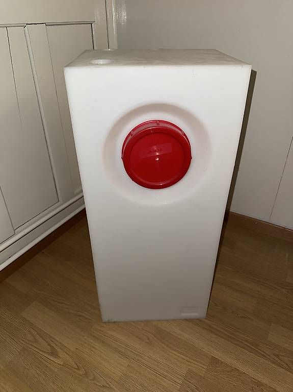 Abbeveratoi e trogoli: Universeller 68L Wassertank Neu – Usato da Gossau SG venduto da snorrg 1