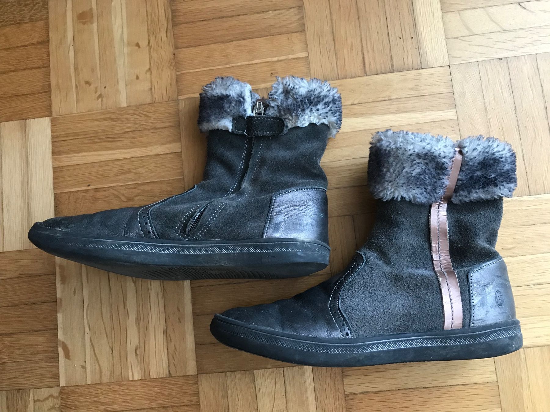 Schuhe für Mädchen: Stiefel Leder Grösse 33 grau – Gebraucht aus Emmenbrücke von Hathor123