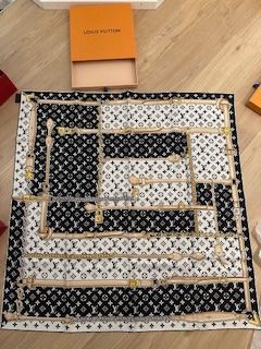 Louis Vuitton Foulard & Sciarpe: Louis Vuitton Tuch – Nuovo e nell'imballaggio originale da Pfeffingen venduto da Sarahscloset_01 2