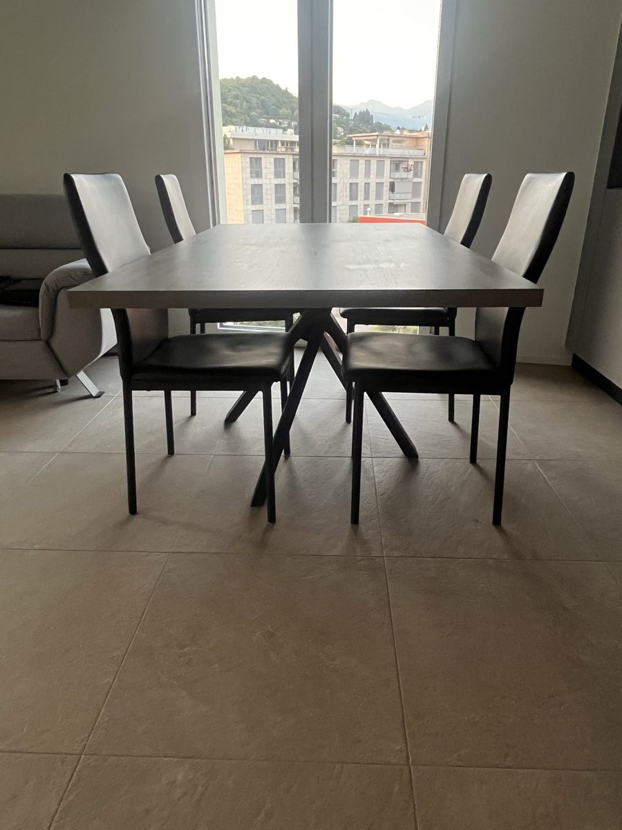 Conforama Tables: Tavolo da pranzo – D'occasion à Piazzogna par mat_yrh2