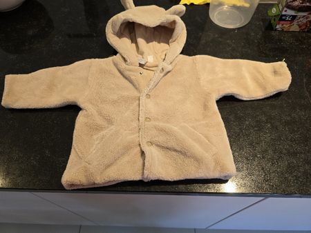 Baby Jacke beige mit Kapuze und Ohren Grösse 62 Zustand neu