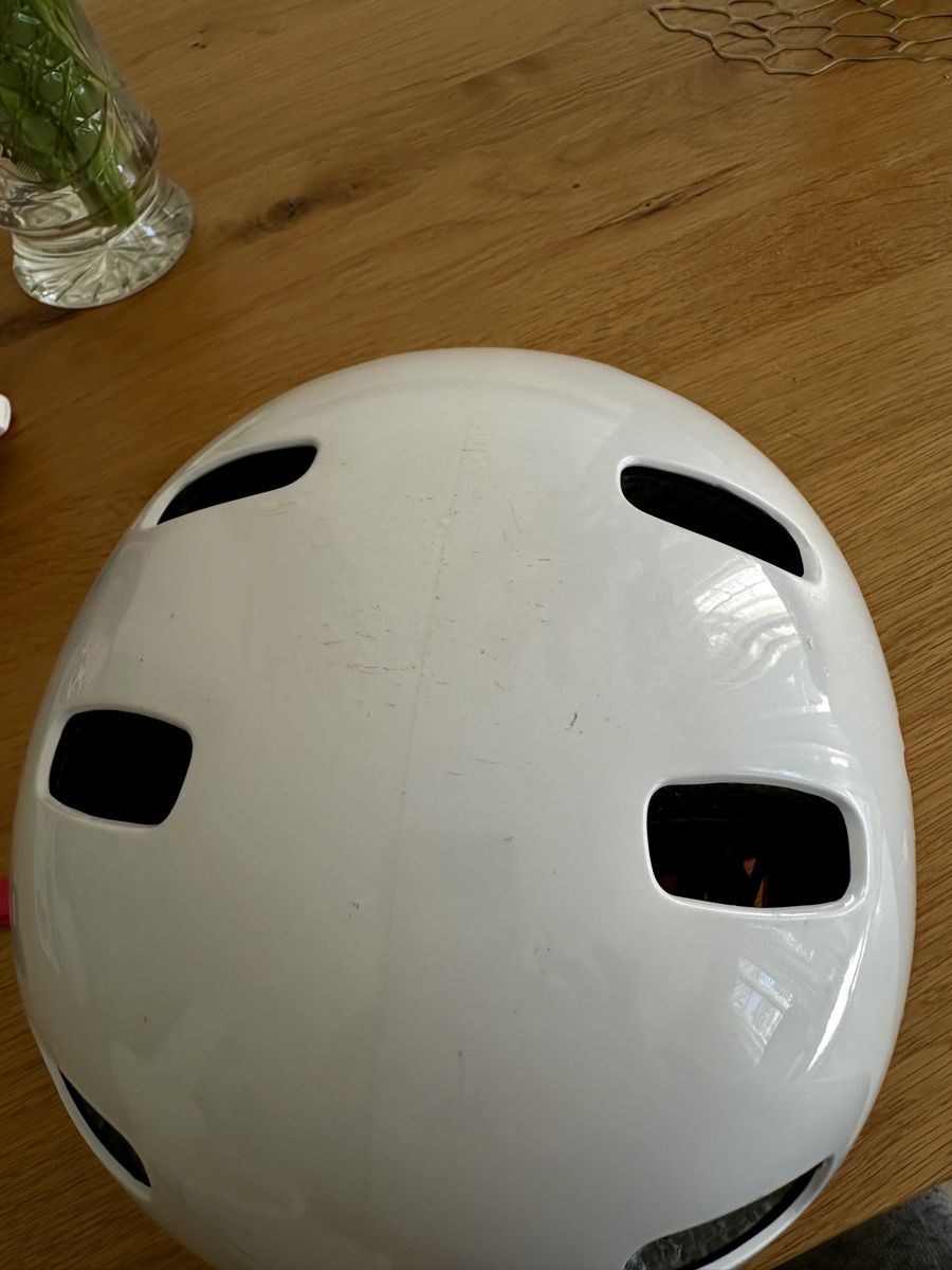 Abus Casques: Abus Kinderhelm Snoopy weiss Grösse 48-55 cm  – Neuf (Voir description) à Jonen par rdi_qj9p 2