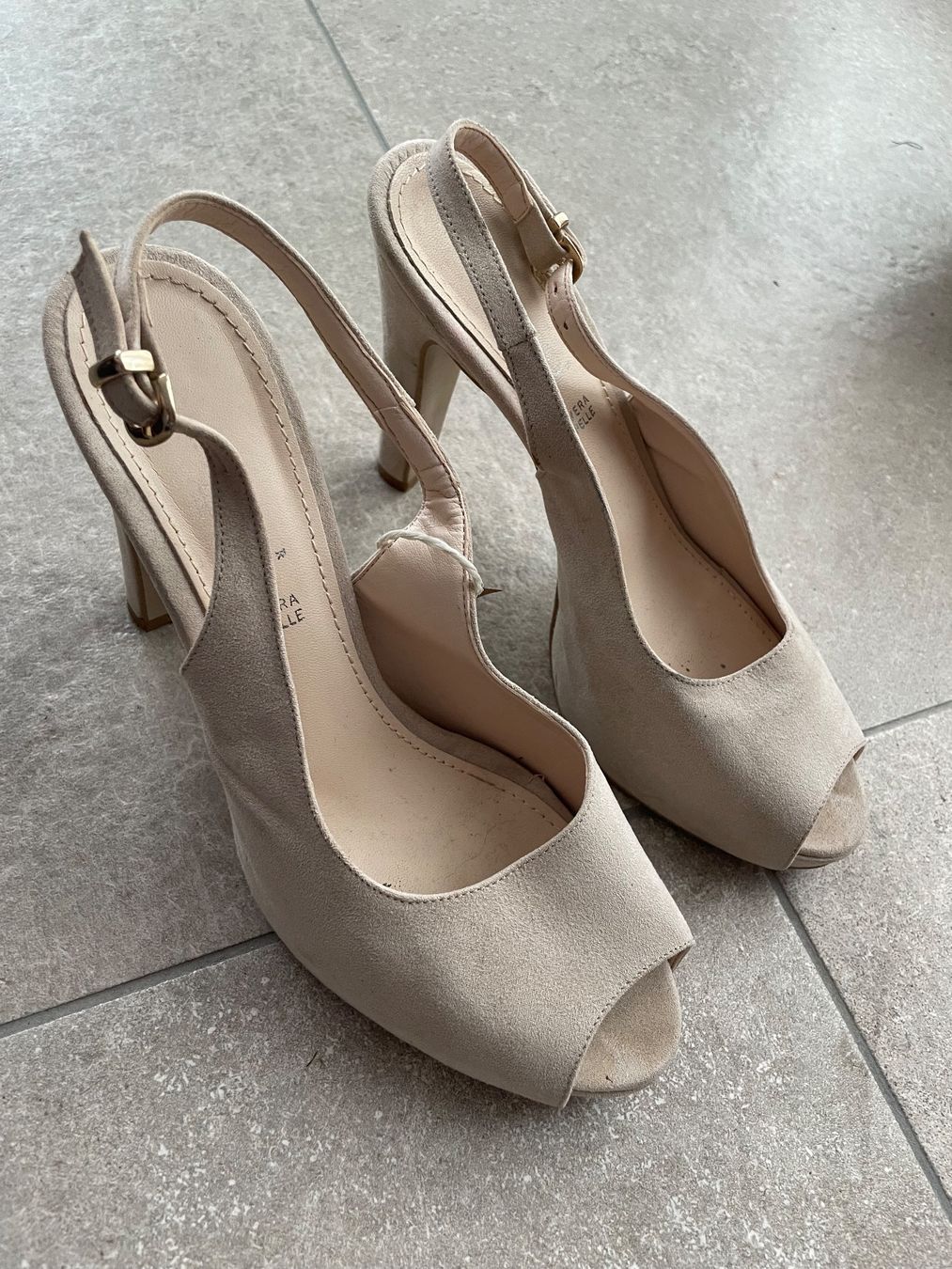 Scarpe da donna: Scarpa con tacco 39 pelle – Usato da murten venduto da Ester09
