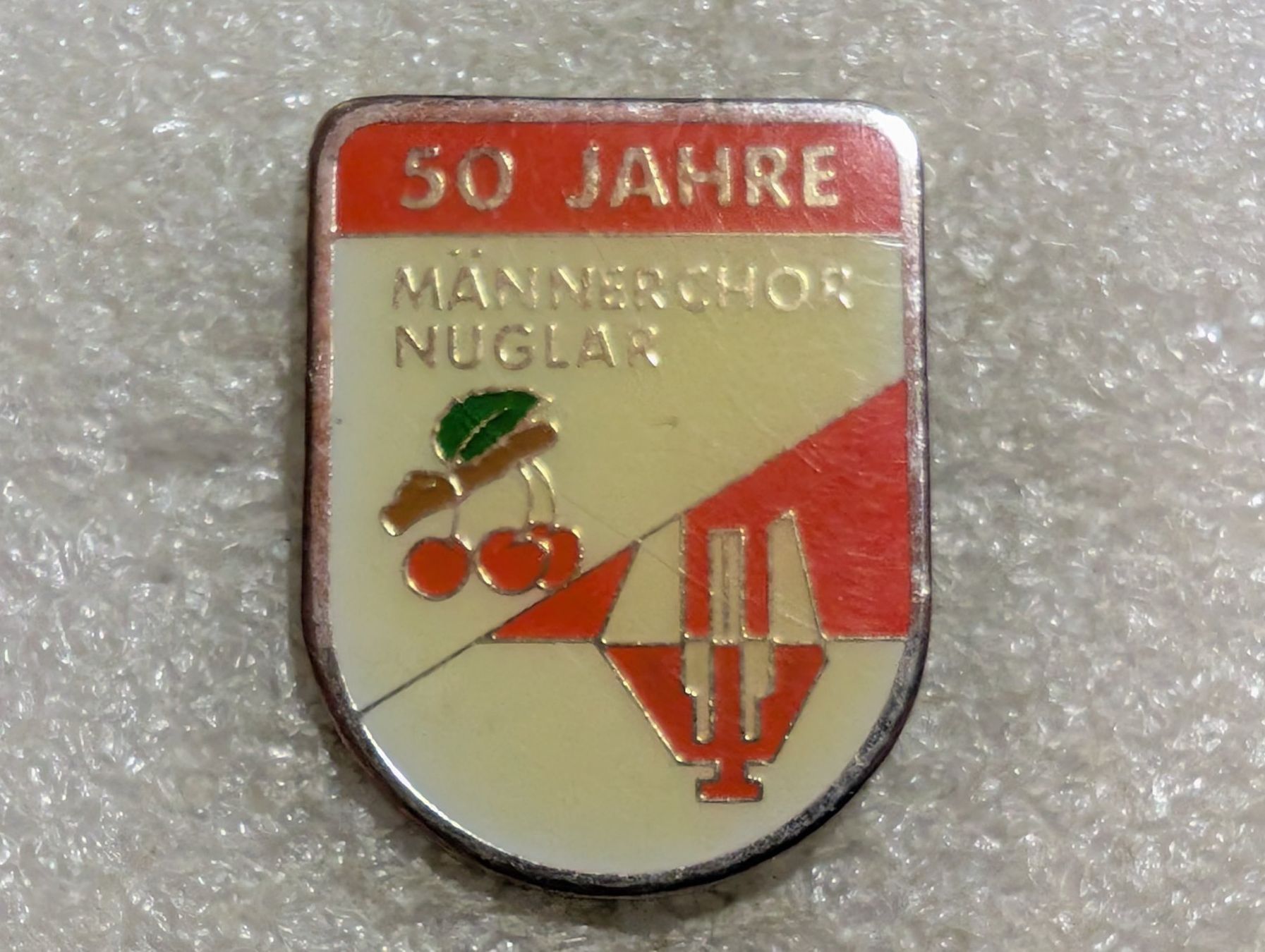 Placchette & Badge: Ansteckpin 59: Männerchor Nuglar – Usato da Oppligen venduto da Pin-Fall-Shop
