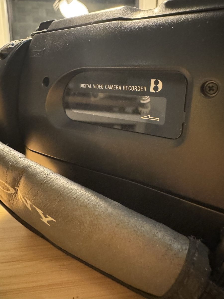 Sony Videocamere: Sony Digital8 Camcorder DCR-TRV410E – Usato da Zürich venduto da SalernoElia 5
