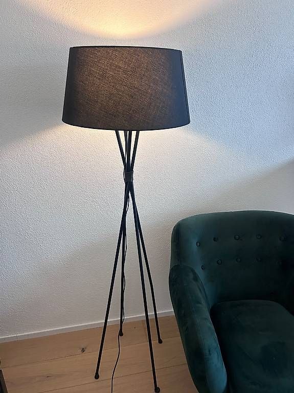 Lampade: Heimelige Stehlampe – Usato da Uitikon Waldegg venduto da Parson81