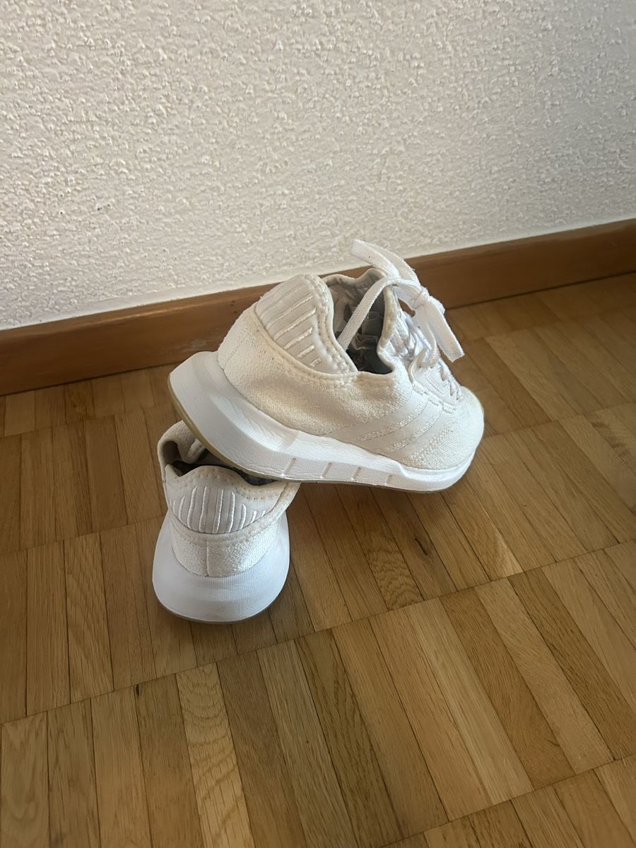 Adidas Herrenschuhe: Adidas Turnschuhe weiss – Neu (gemäss Beschreibung) aus Kloten von lan_p8c8