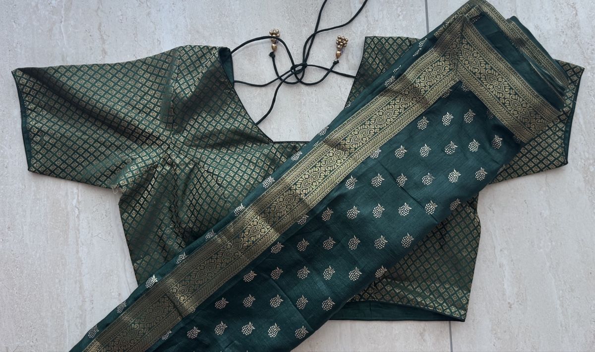 Vestiti: Indischer Sari mit Bluse dunkelgrün – Nuovo (secondo la descrizione) da Wichtrach venduto da Alyasahana