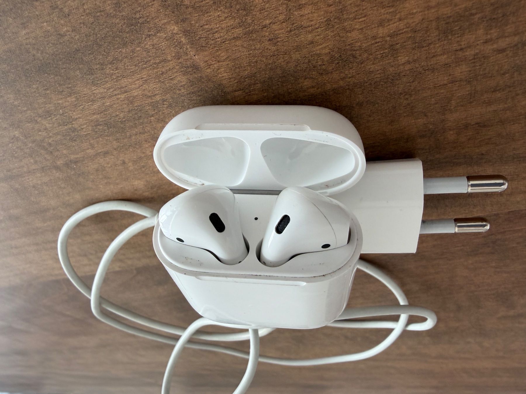 Apple Cuffie: AirPods 2. Generation mit Ladecase, inkl. Netzteil – Usato da Urdorf venduto da eneri56 1