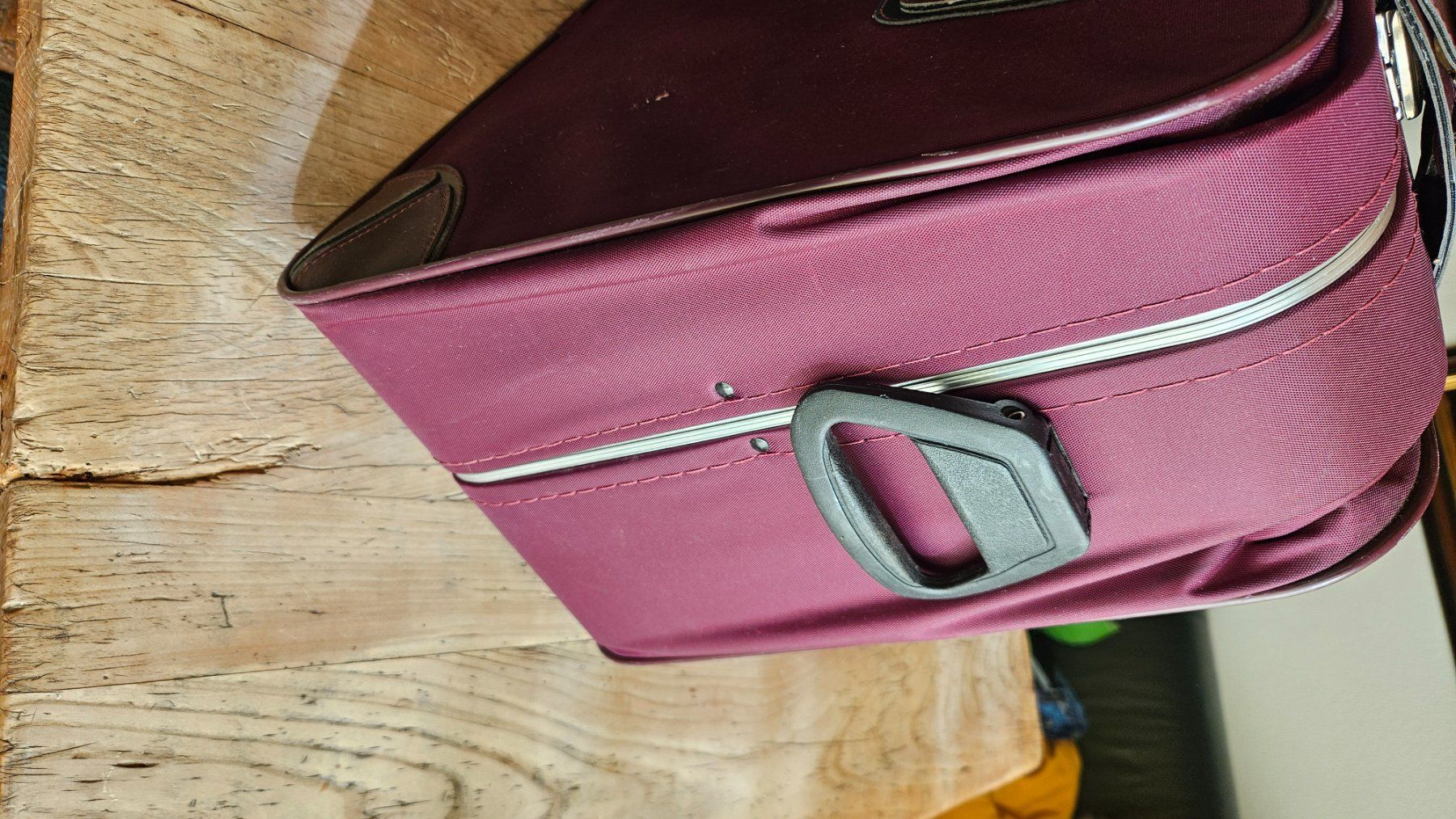 Valigie: Extravaganter und totschicker Rollkoffer von Saxoline – Usato da Schachen b. Herisau venduto da lilienstrauch 3