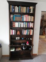 Antikes Bücherregal aus massivem Holz