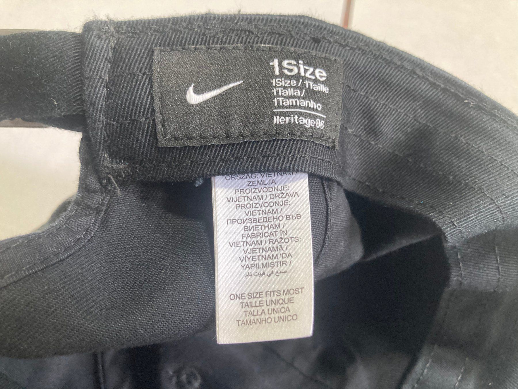 Copricapi, berretti & cappellini: Nike Kappe Lausanne Athlétissima NEU – Nuovo (secondo la descrizione) da Zürich venduto da le_souk 4