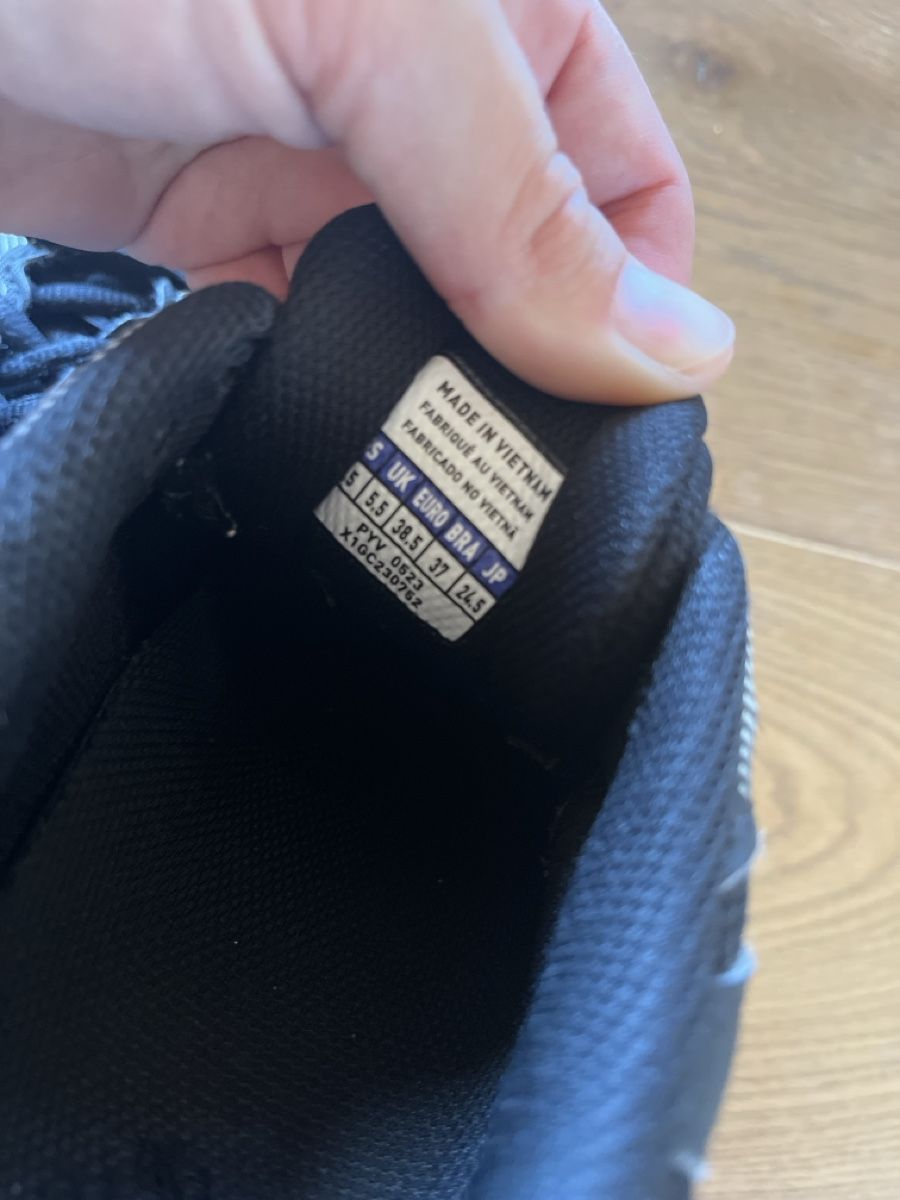Mizuno Herrenschuhe: mizuno Hallenschuhe 38.5 – Gebraucht aus Balmberg von Berglihof 3