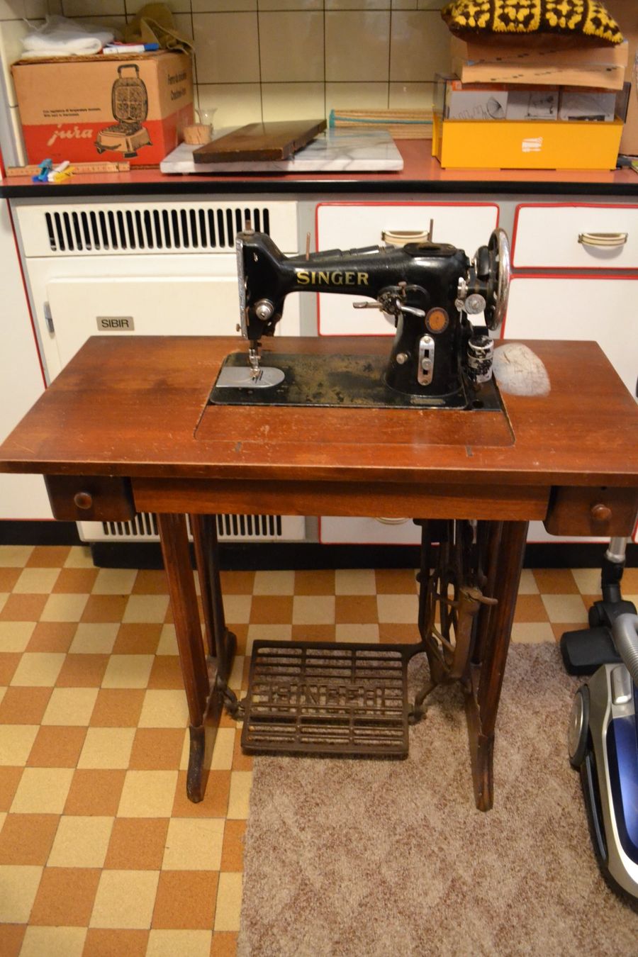 Singer Macchine da cucire: Singer -Nähmaschine 710 – Usato da Beinwil am See venduto da kajak55 1