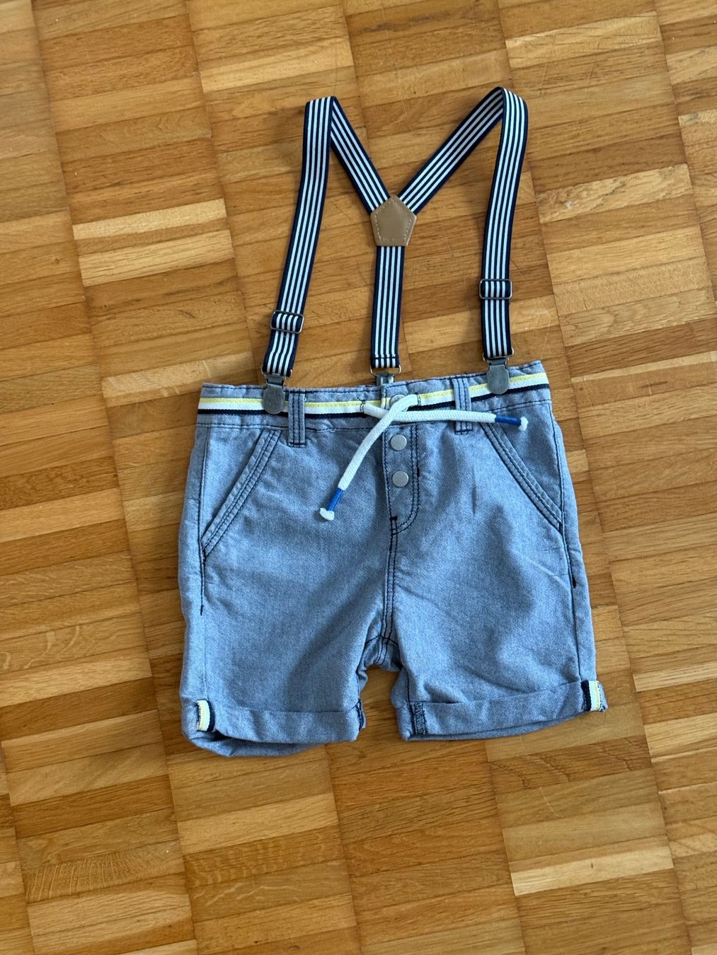 Okaidi Pantaloni: Okaidi kurze Hose/Shorts Gr 23M /86cm – Nuovo (secondo la descrizione) da Richterswil venduto da Eunoia85