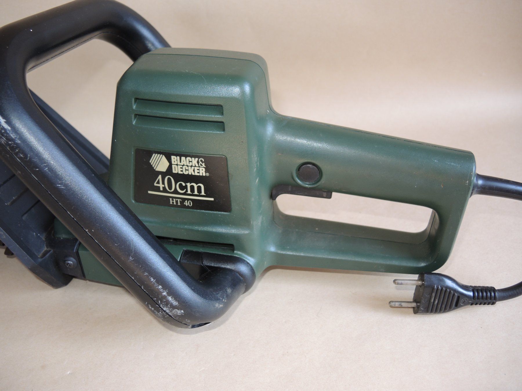 Tutti gli attrezzi: Black & Decker HT40 Heckenschere 40cm  Heckenschneider – Usato da Rorschach venduto da maeck8 1