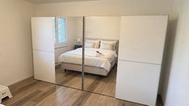 Hochwertiger Kleiderschrank mit Schwebetüren & Spiegelfront