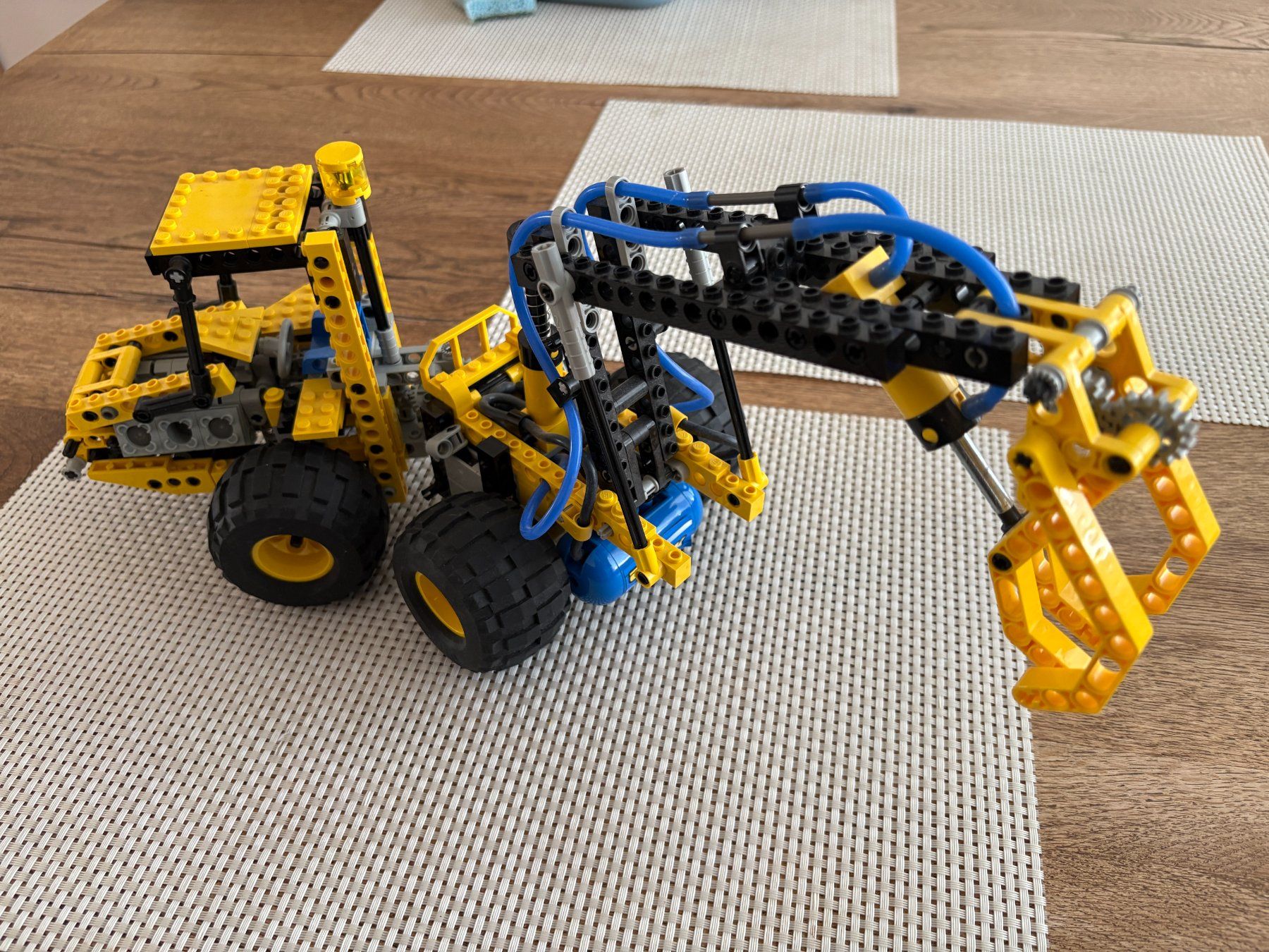 Lego Jeux de construction: Lego Technik Backhoe Loader 8455 und 8439  Front End Loader – D'occasion à Buochs par Techtelmechtel 8