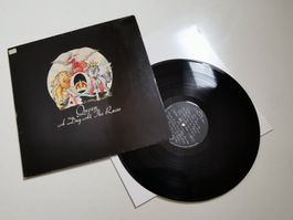QUEEN - A DAY AT THE RACES