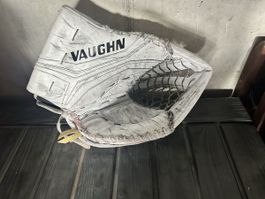 Vaughn Velocity V10 Pro Carbon Goalie Glove Senior