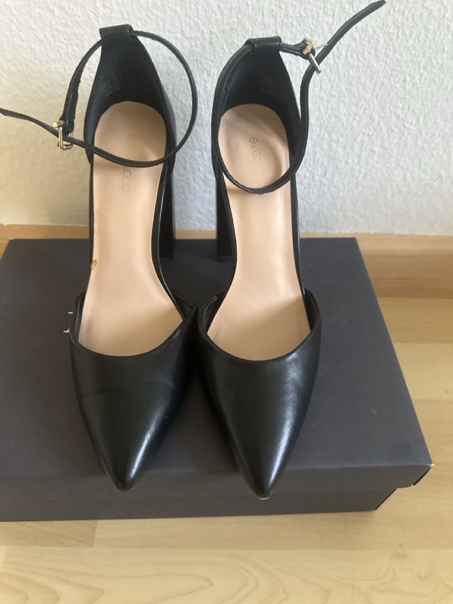 Scarpe da donna: Schwarze Pumps Grösse 38 – Usato da Birsfelden venduto da kri_95p8