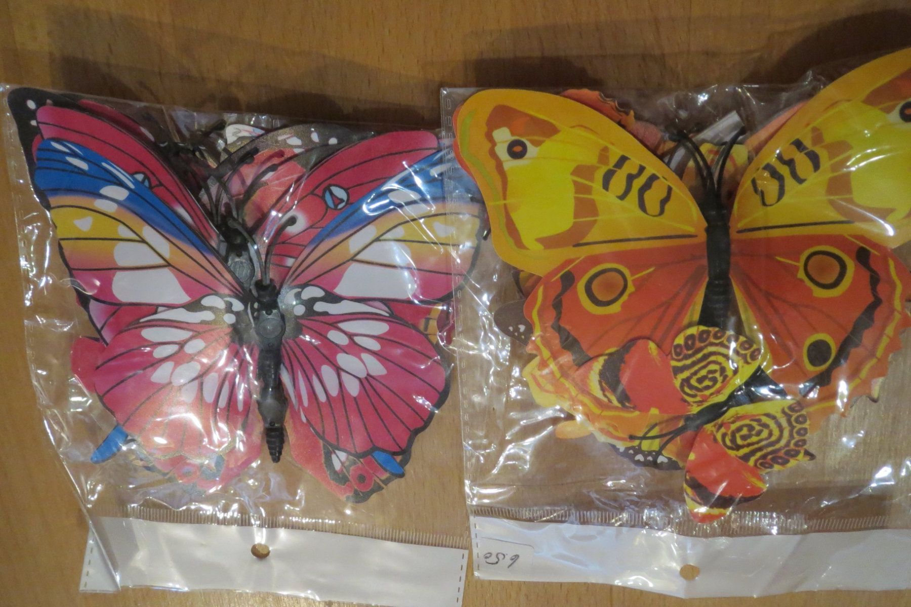 Alle Dekorationen: Schmetterlinge mit Aufklebepunkt /  Dekoration / 2 Pack – Neu und originalverpackt aus Herisau von fan_h9qj 1
