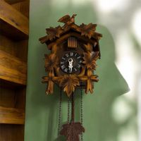 Kuckucksuhr Holz geschnitzt mit Vogel Motiv