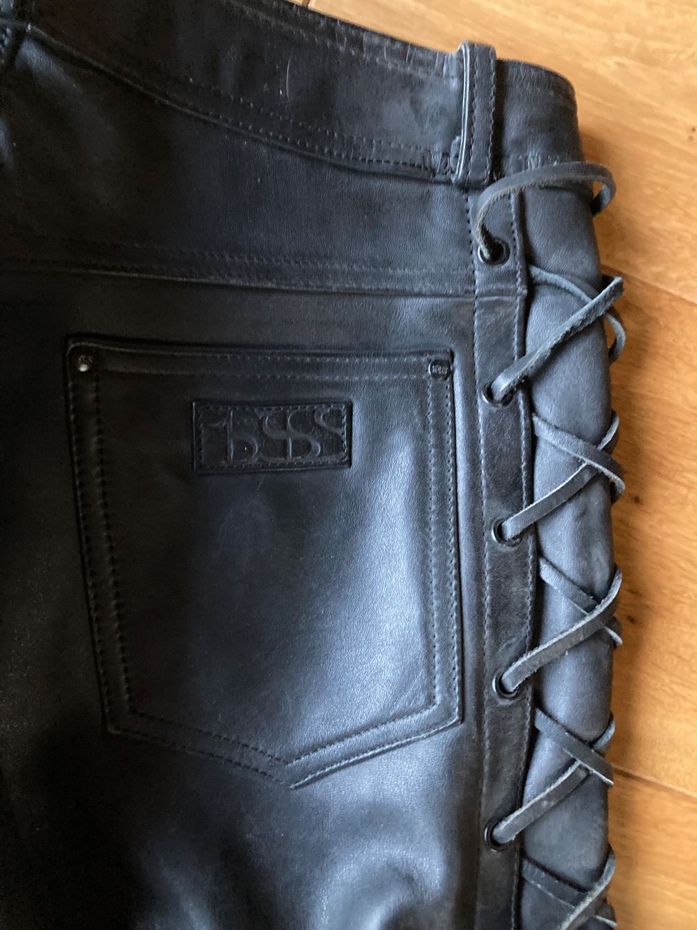 IXS Pantaloni: IXS Lederhosen Grösse M – Nuovo (secondo la descrizione) da Gamsen venduto da Walliserpower 1