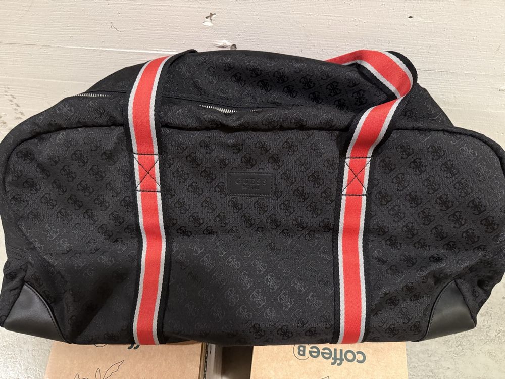 Guess Borse: Guess Sporttasche/Reisetasche – Nuovo e nell'imballaggio originale da Langenthal venduto da conenz