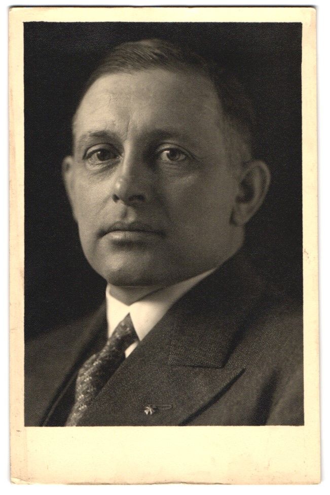 Fotografie & Manifesti: Fotografie Portrait Dr. Falk, Leitender  – Usato da Berlin venduto da bartko-reher