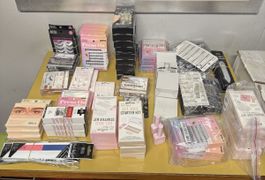  Kosmetik  Nägel Wimpern und diverse neu