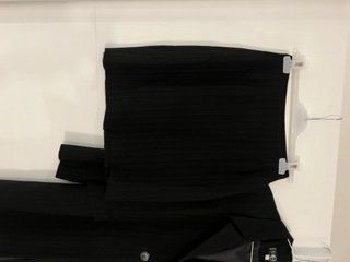 Anzüge & Kostüme: Costume Tailleur noir et blanc rayé – Gebraucht aus Sion von VouillamozV01 2