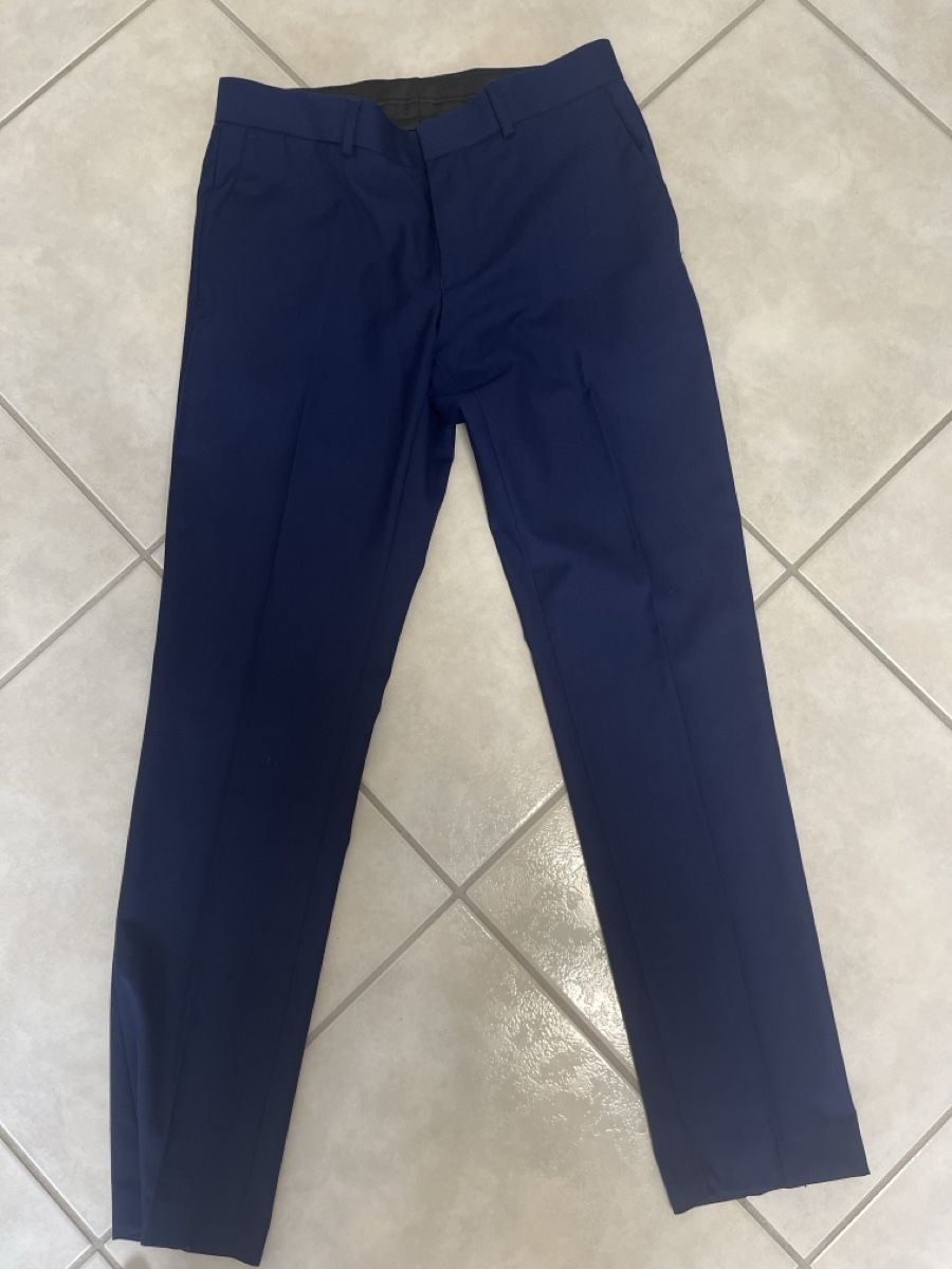 Costumes, combinaisons de sport et fonctionnelles: Costume Bleu Marine – Neuf (Voir description) à Delémont par gabrielquintas9 3