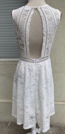 Superbe robe dos-nu HAILY'S 70%coton dentelle fine t.L