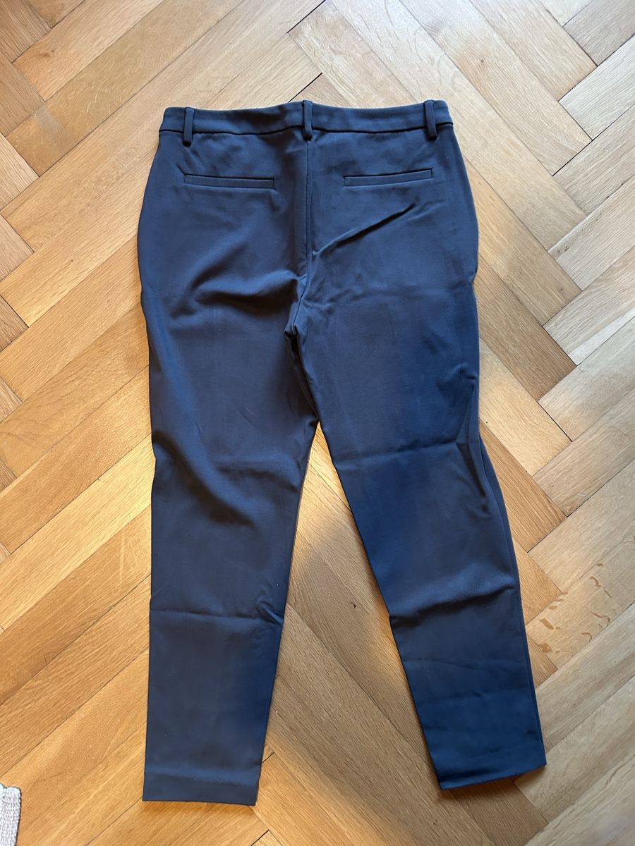 Esprit Pantaloni: Stoffhose Esprit grau (M) 7/8 – Usato da Basel venduto da stb_27 1