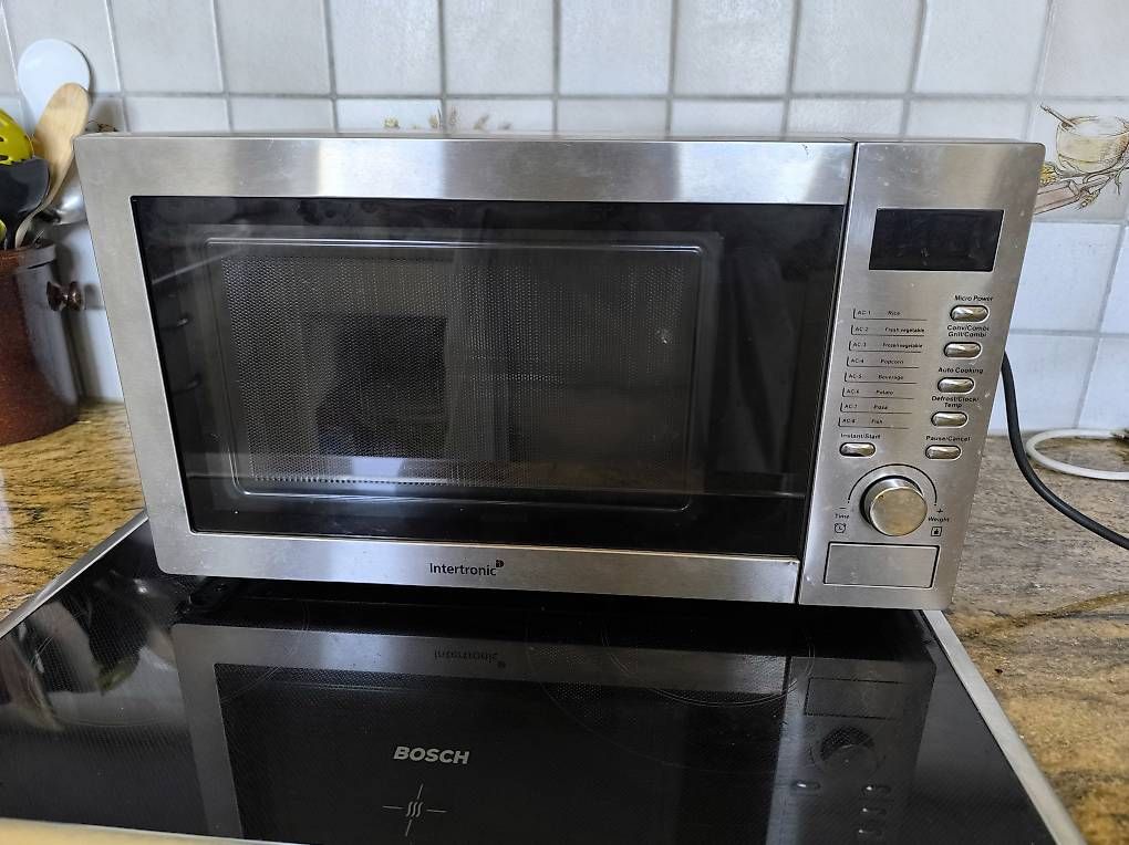 Elettrodomestici da cucina: Mikrowelle mit Grill  – Usato da Walliswil-Nbipp venduto da australien2007 3