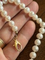 Collana di madreperla con la chiusura in oro 18K