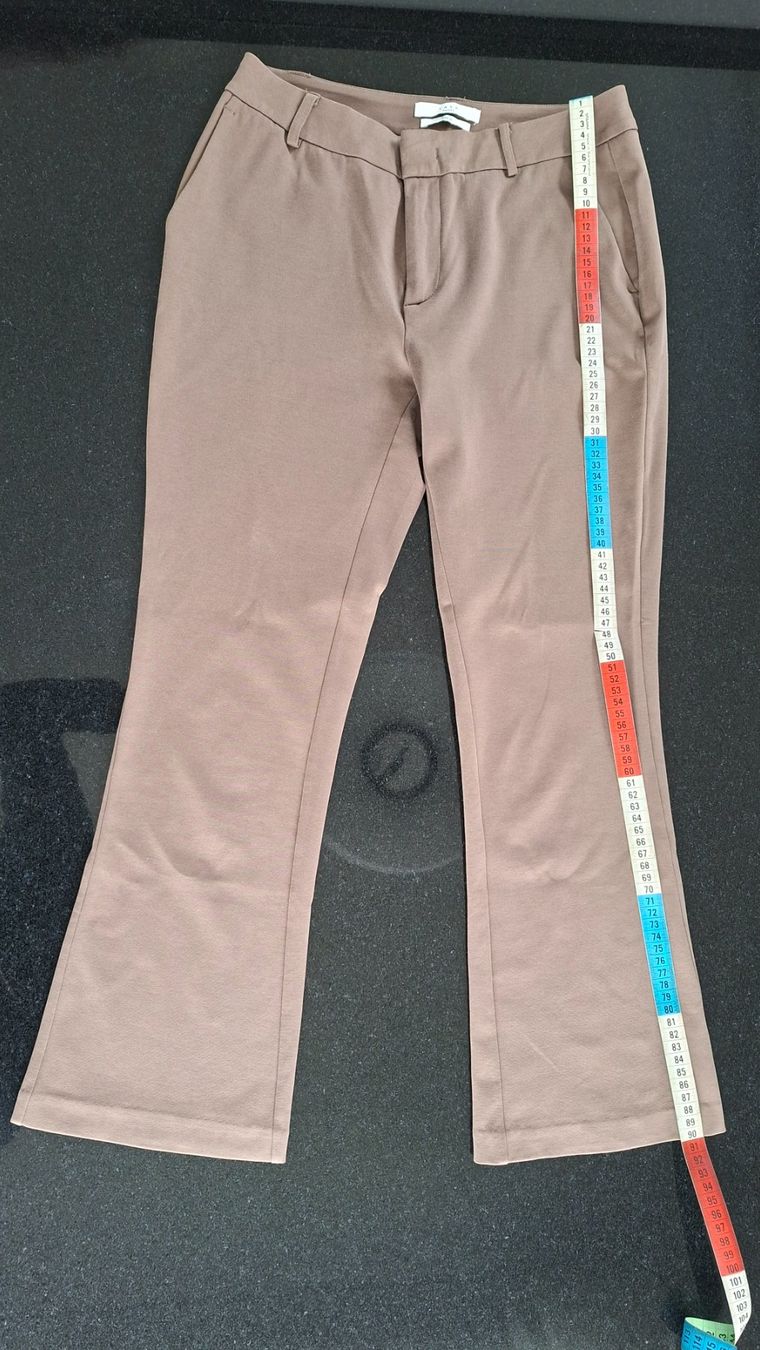 Pantaloni: Stoffhose / 7/8 Länge / taupe / Gr 36 – Usato da Emmenbrücke venduto da thokasaluni