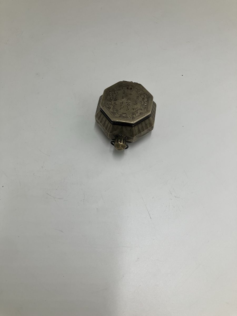 Statuette: Objet ancien chinois  – Usato da fribourg venduto da Retroverso 1