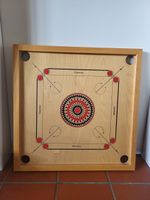 Carrombrett und Spielsteine