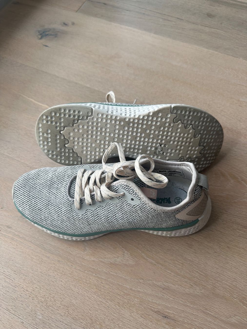 Chaussures femmes: Beach-Mountain Sneaker Grösse 39 – D'occasion à Langnau am Albis par cor_566p 2