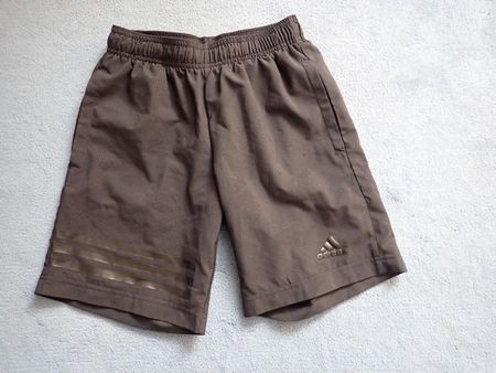 2 Badehosen 1x Adidas / 1x no Name / Grösse 140